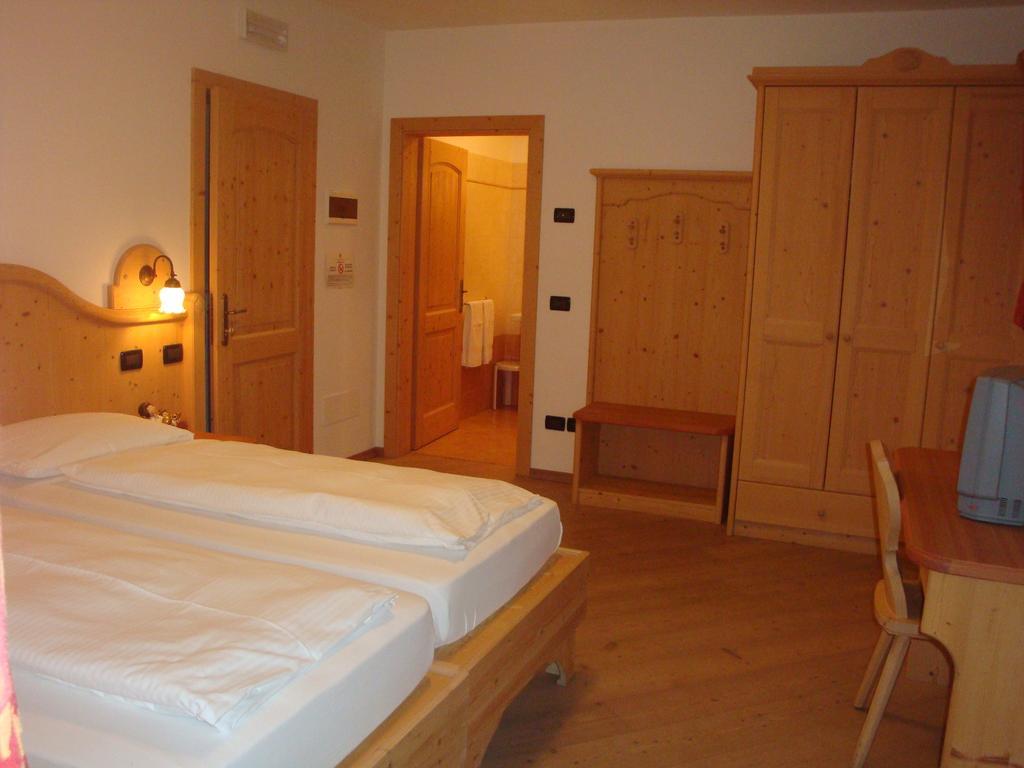 Agritur Cornasest Acomodação com café da manhã Breguzzo Quarto foto
