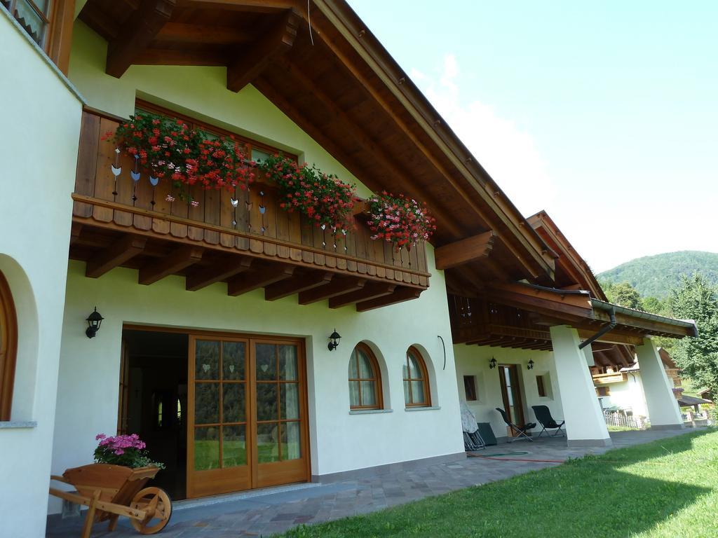 Agritur Cornasest Acomodação com café da manhã Breguzzo Exterior foto